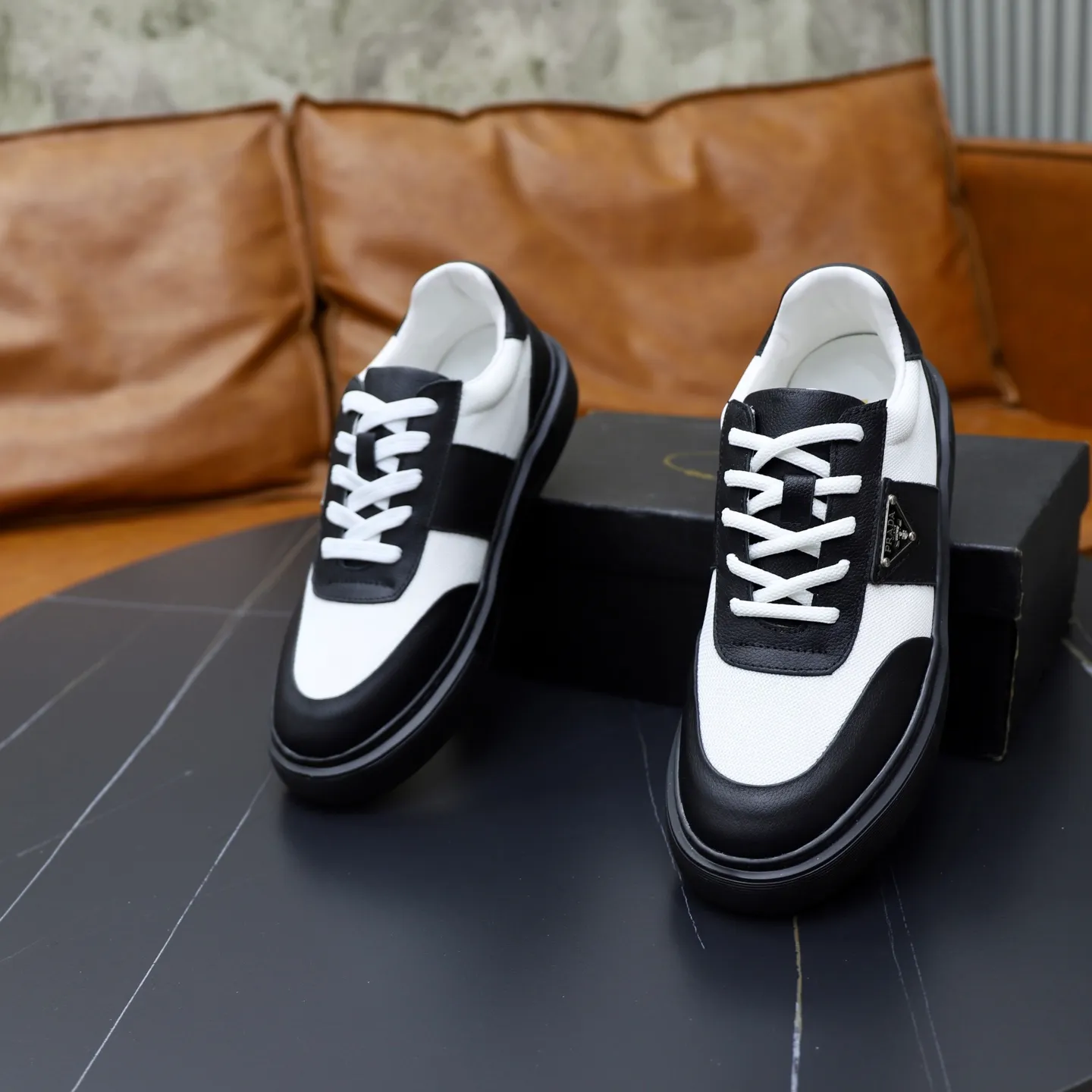 Ex-factory price: 462💰🙅‍♂️🙅‍♂️🙅‍♂️ Brand: PRADA Standard code: 38-44 (45 customized) Grade: Same as the official website Material: Original material splicing Comfortable and breathable lining Lightweight and wear-resistant sports outsole Style category: Men's fashionable casual shoes Running sneakers Distinguished luxury brand elements Top luxury Color: actual picture color